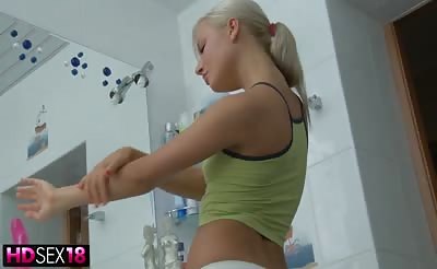 Nice booty teen blonde fingered in HD sex video