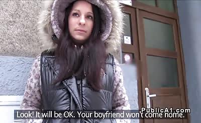 Czech babe fucks public fake agent